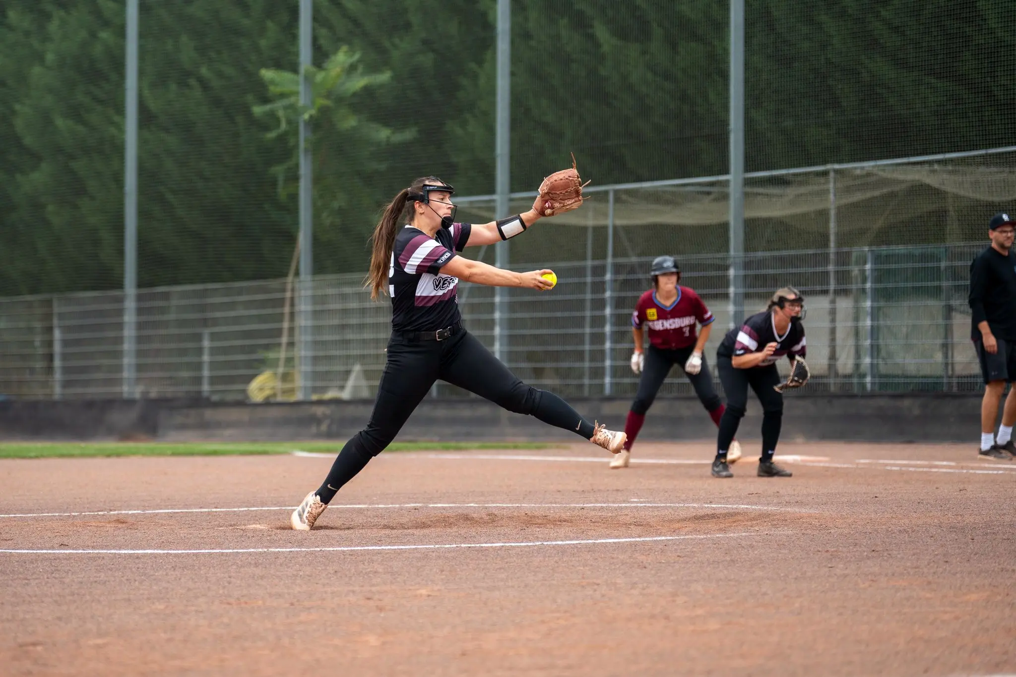 Damen Softball Pitcherin